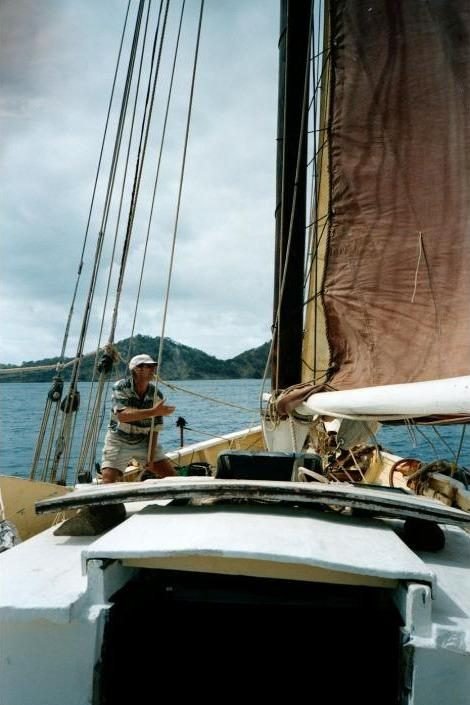 Le propriétaire du Mermaid à bord de son bateau en 2003