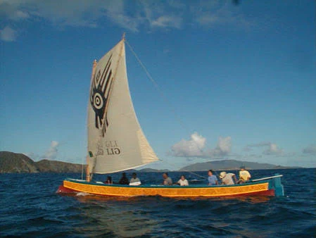 Gli Gli sous voile en mer, équipage à bord, gréement traditionnel