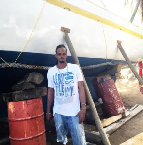 Callistus devant le bateau