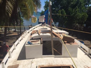 Le pont avant la mise à l’eau
