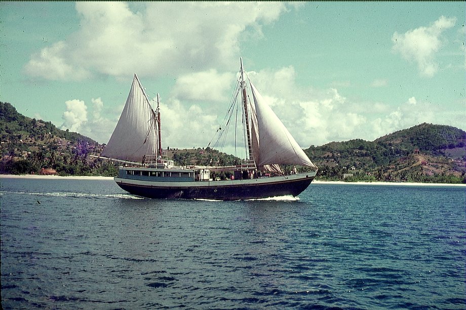La goélette Starlight V amarrée dans l’ancienne marina de St George’s, à la Grenade, en 1967